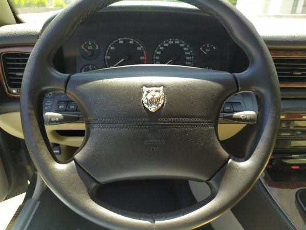Jaguar XJ Sport