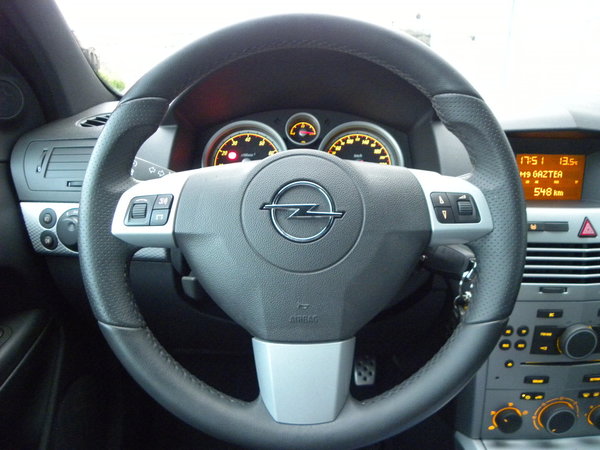 Opel ASTRA GTC Automático