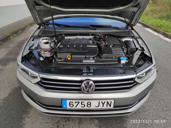 VW Passat Variant DSG Advance